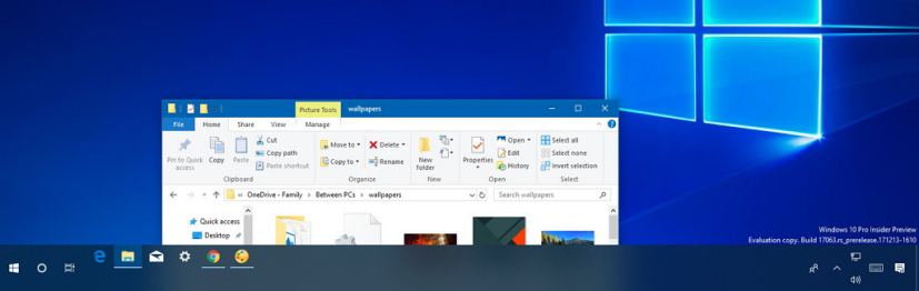 Taskbar with Acrylic material effect